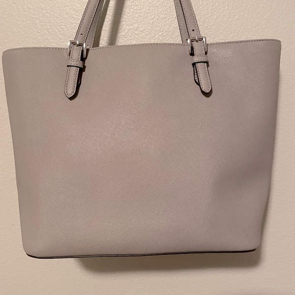 ❌SOLD❌Michael Kors Jet Set Tote Leather Grey Silver Bag - Picture 15 of 16